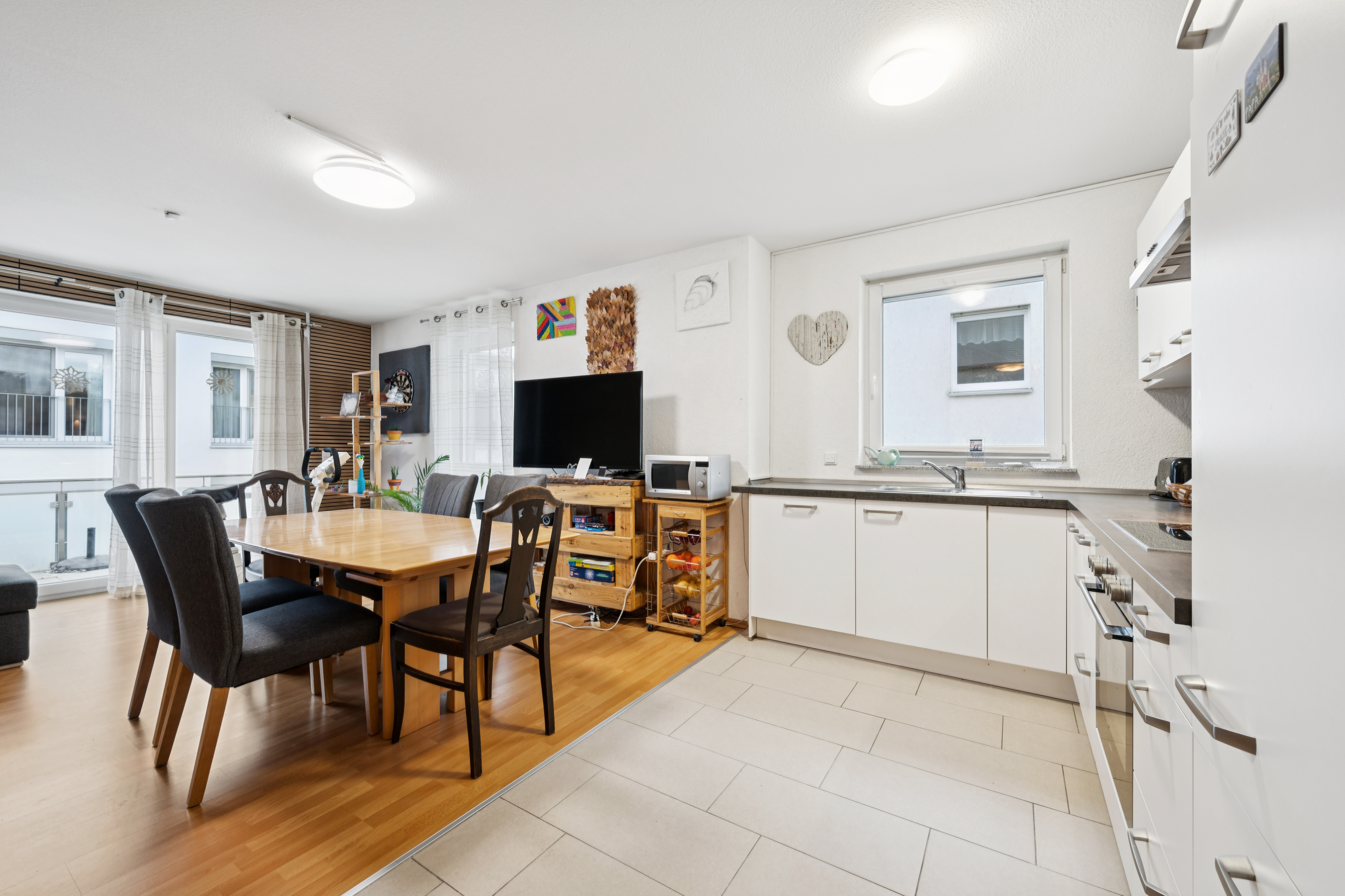 Luxuriöse 2.5-Zimmer-Wohnung mit Aufzug und Stellplatz in ruhiger Lage!